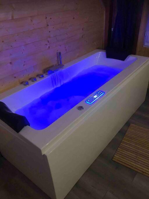 Cottage Cocooning Romantique Avec Jaccuzzi Prive Ancinnes 外观 照片